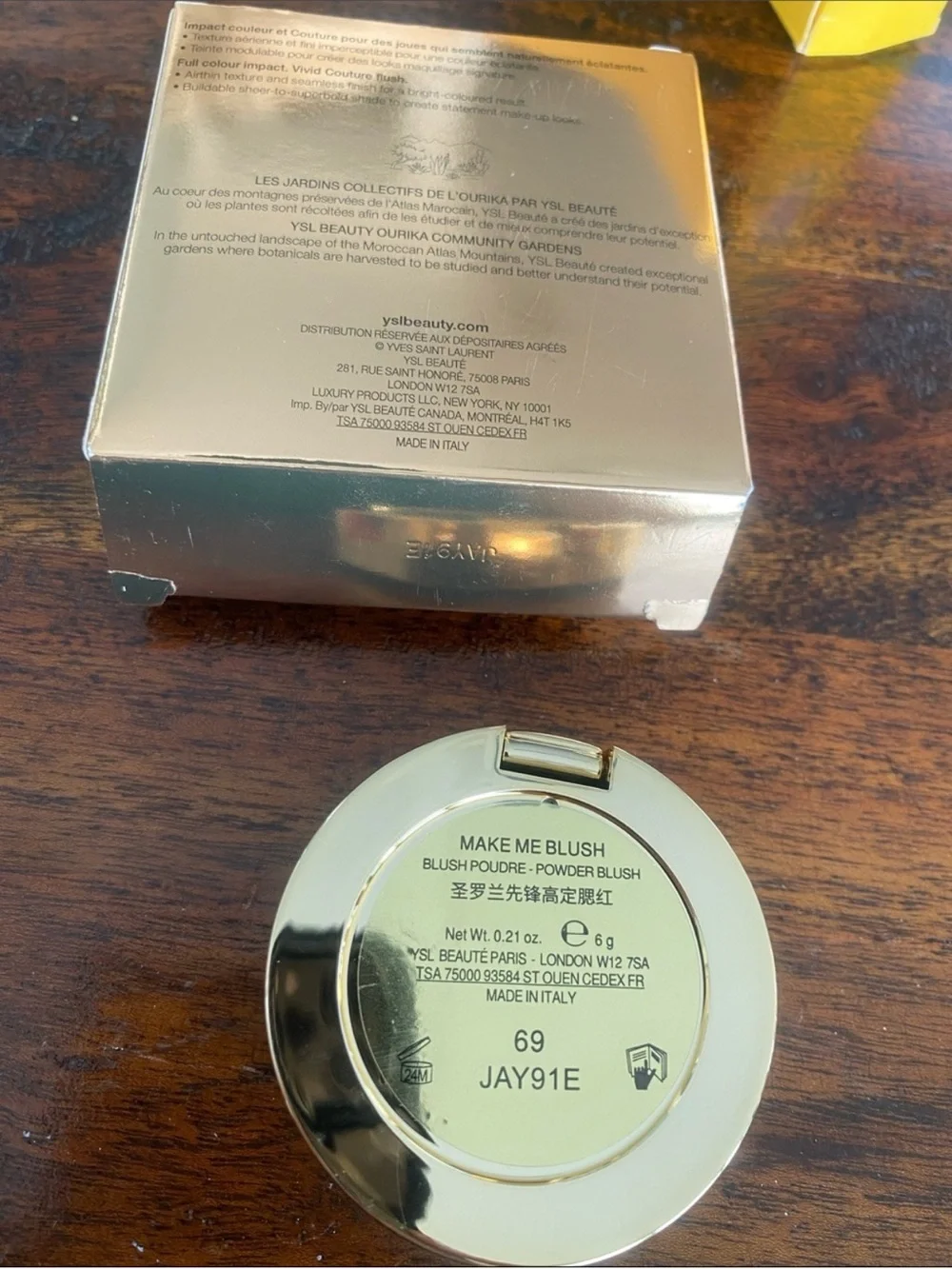 Yves Saint Laurent Make Me Blush Compact in Gold